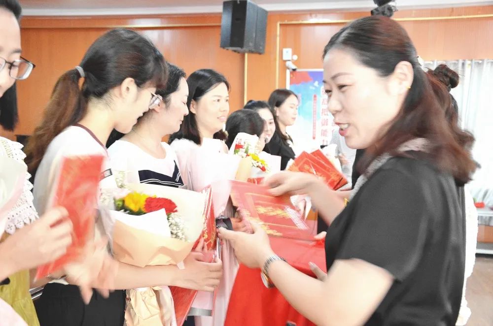 舞阳县育才实验学校庆祝第38个教师节暨表彰大会(图18) 图片