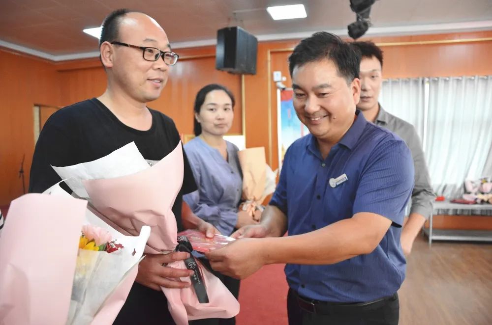 舞阳县育才实验学校庆祝第38个教师节暨表彰大会(图23) 图片